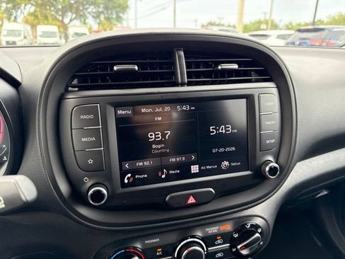 Used 2025 Kia Soul LX w/ LX Technology Package FWD image 34