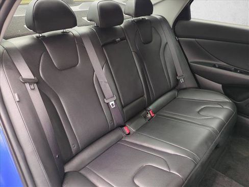 Certified 2025 Hyundai Elantra Limited image 23