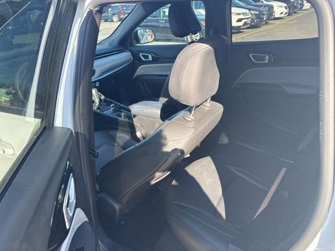 Used 2025 Jeep Compass Limited image 11