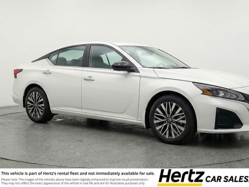 Used 2025 Nissan Altima 2.5 SV image 1