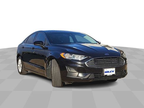 Used 2020 Ford Fusion SE image 2