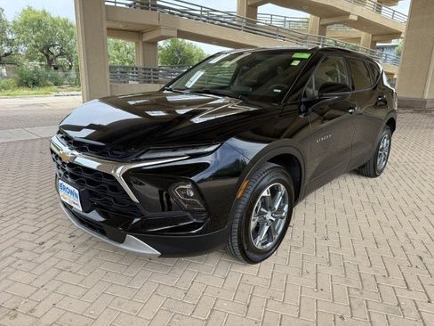 Used 2025 Chevrolet Blazer LT FWD image 5
