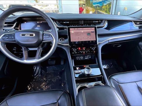 Used 2023 Jeep Grand Cherokee Limited image 16