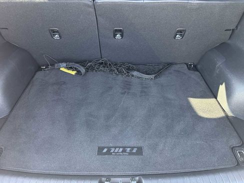 Used 2022 Kia Niro EX image 23