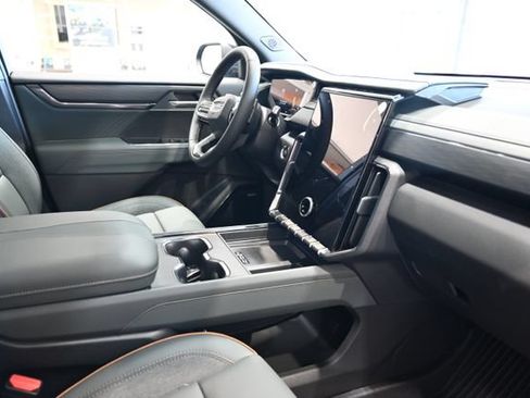 New 2026 GMC Acadia AT4 w/ Luxury Package AWD/4WD image 14