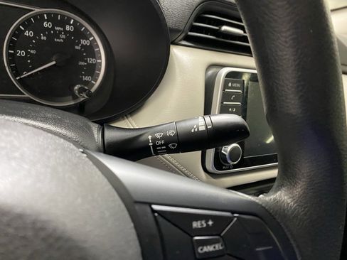 Used 2020 Nissan Versa SV w/ Trunk Package image 34