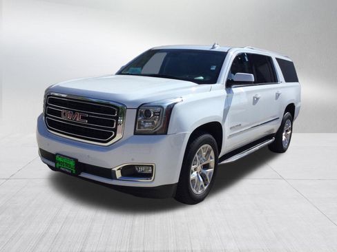 Used 2017 GMC Yukon XL SLT w/ Open Road Package AWD/4WD image 2