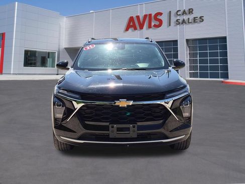 Used 2025 Chevrolet Trax LT w/ LT Convenience Package FWD image 2