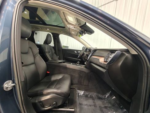 Used 2023 Volvo XC60 B5 Plus AWD/4WD image 24