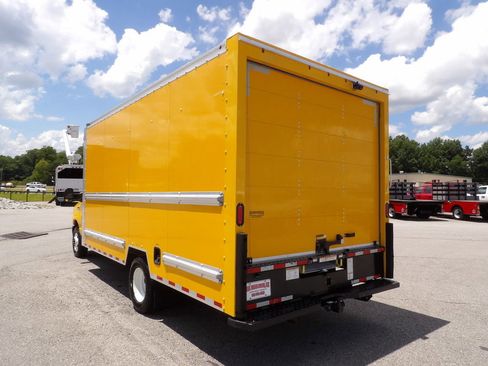 Used 2021 Ford E-350 and Econoline 350 Super Duty image 5