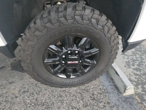 Used 2023 GMC Sierra 2500 AT4 w/ AT4 Premium Plus Package AWD/4WD image 6