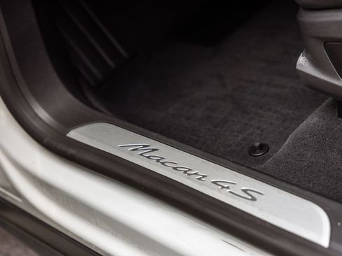 Certified 2025 Porsche Macan 4S Electric AWD/4WD image 20