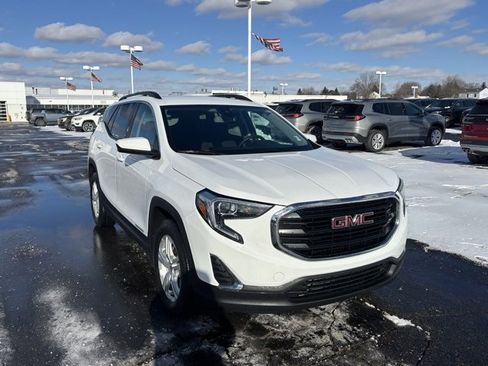 Used 2020 GMC Terrain SLE w/ Driver Convenience Package image 3