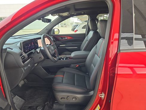 Certified 2025 Chevrolet Traverse RS w/ LPO, Floor Liner Package AWD/4WD image 7