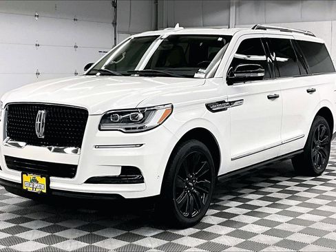 Used 2023 Lincoln Navigator Reserve AWD/4WD image 11