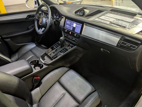 Used 2023 Porsche Macan image 28