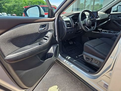 Used 2023 Nissan Rogue SV AWD/4WD image 28