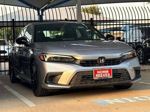 Used 2023 Honda Civic Sport image 3