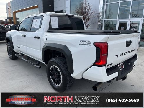 Used 2024 Toyota Tacoma TRD Off-Road image 17