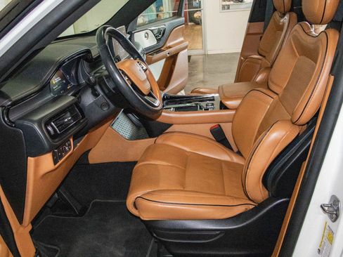 Used 2021 Lincoln Aviator Black Label AWD/4WD image 8