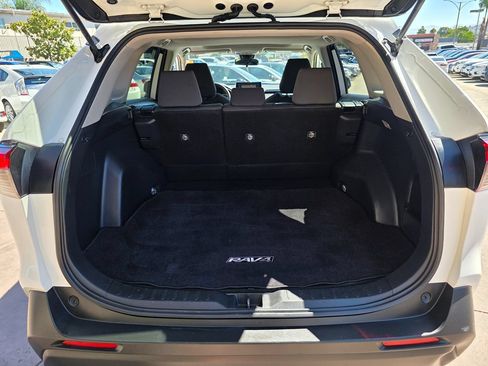 Used 2019 Toyota RAV4 XLE FWD image 18