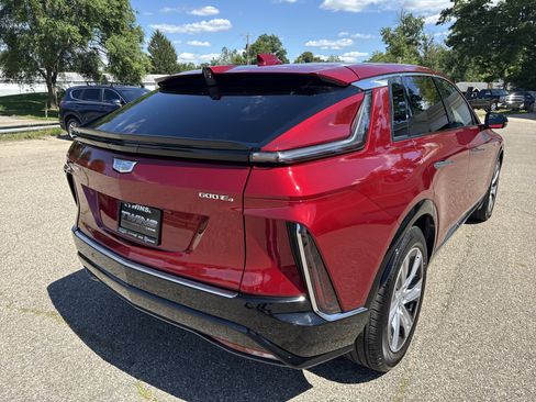 Used 2024 Cadillac Lyriq Tech AWD/4WD image 6