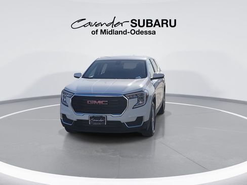 Used 2024 GMC Terrain SLE FWD image 4