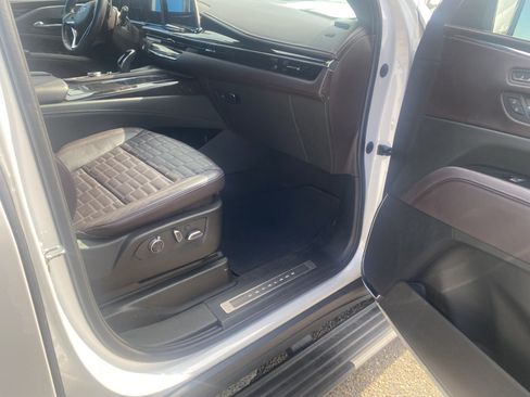 Used 2023 Cadillac Escalade ESV Sport Platinum AWD/4WD image 12