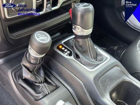 Used 2018 Jeep Wrangler Unlimited Sahara AWD/4WD image 17