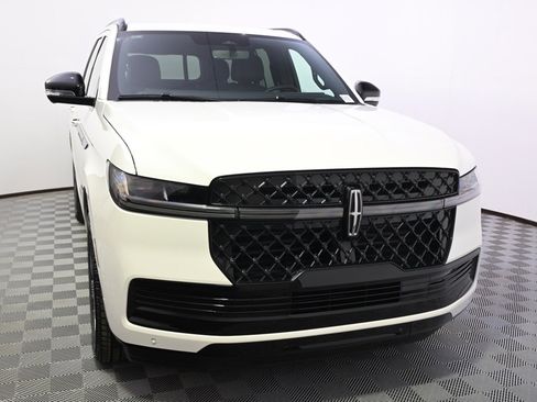 New 2025 Lincoln Navigator Reserve w/ Jet Appearance Package image 9