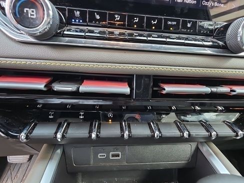 Used 2024 Chevrolet Colorado ZR2 w/ ZR2 Convenience Package III image 16