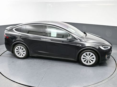 Used 2018 Tesla Model X 75D image 50