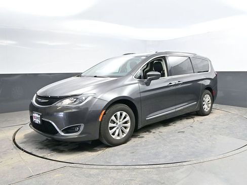 Used 2018 Chrysler Pacifica Touring-L image 5