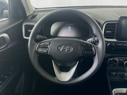 Used 2025 Hyundai Venue SE image 17