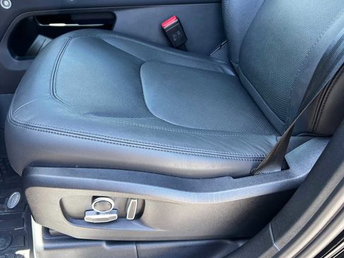 Used 2023 Land Rover Defender 130 SE image 23