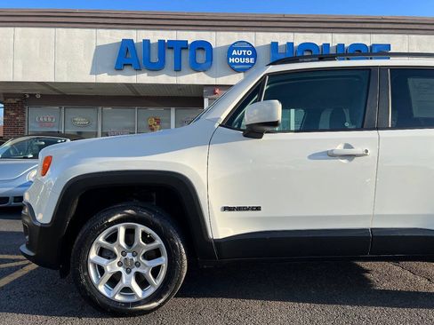 Used 2018 Jeep Renegade Latitude AWD/4WD image 32