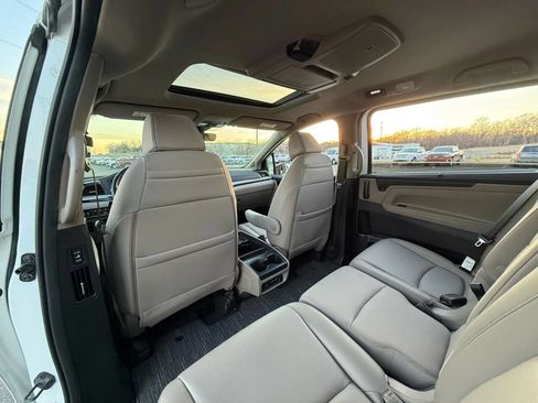 Used 2023 Honda Odyssey Touring image 15