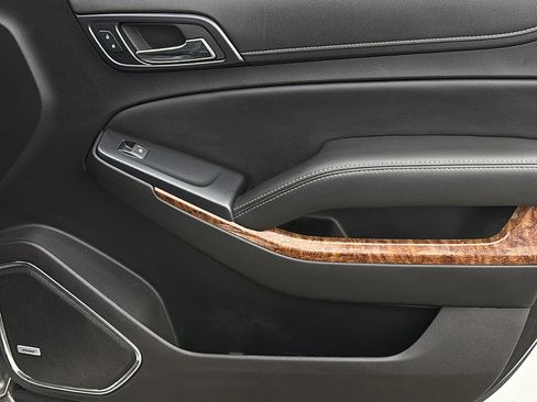 Used 2017 Chevrolet Suburban Premier image 26