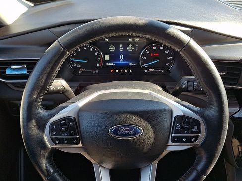 Used 2022 Ford Explorer Limited w/ Equipment Group 301A image 19