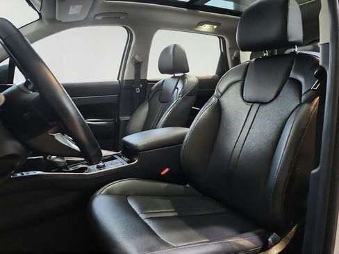 Certified 2023 Kia Sorento S w/ Panoramic Sunroof Package AWD/4WD image 12