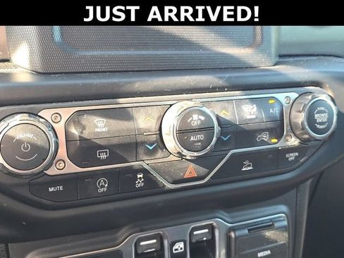 Used 2021 Jeep Wrangler Unlimited Sahara AWD/4WD image 15