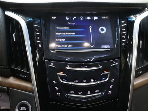 Used 2019 Cadillac Escalade ESV Luxury image 23