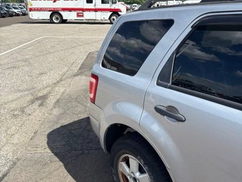Used 2010 Ford Escape XLT AWD/4WD image 10