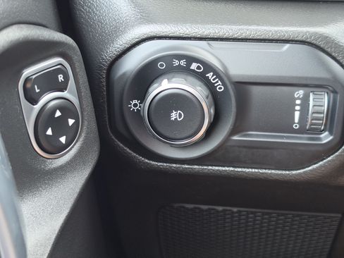 Used 2023 Jeep Wrangler Unlimited Sport AWD/4WD image 10