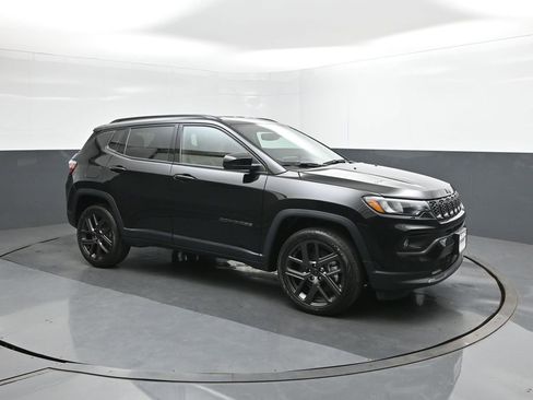 New 2026 Jeep Compass Latitude image 17