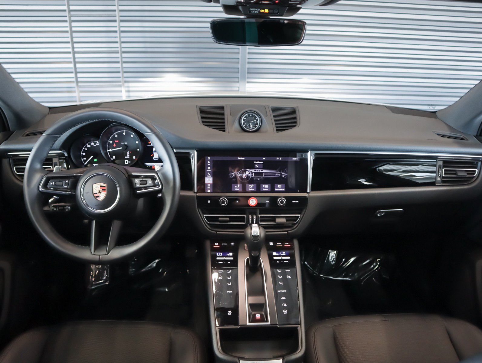 Certified 2026 Porsche Macan AWD/4WD image 12