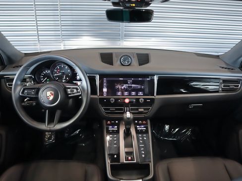 Certified 2026 Porsche Macan AWD/4WD image 12