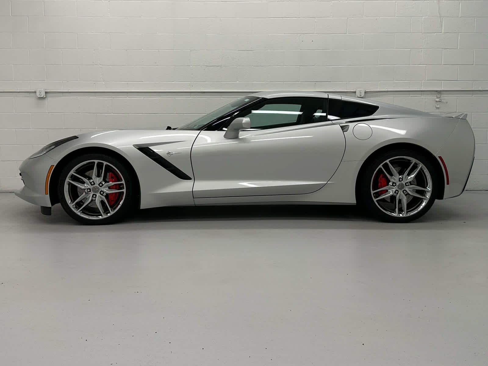 Used 2016 Chevrolet Corvette Stingray Coupe w/ 2LT Preferred Equipment Group RWD image 3