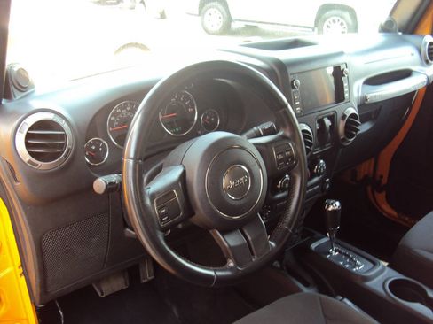 Used 2013 Jeep Wrangler Sport AWD/4WD image 7