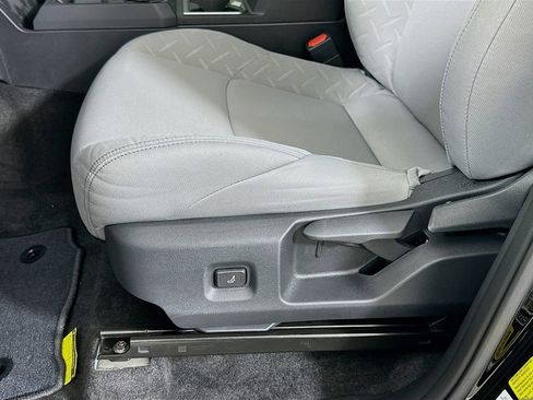 Certified 2025 Toyota Tacoma SR5 AWD/4WD image 19